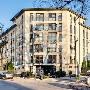 Family - Private Parking Apartment