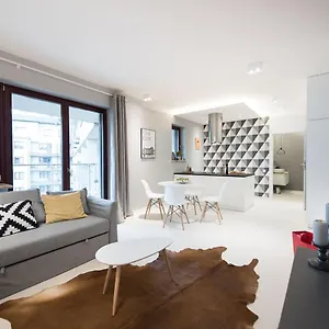 Premium For Old Town & Jewish Quarter - Balcony Pool Onsite Apartment